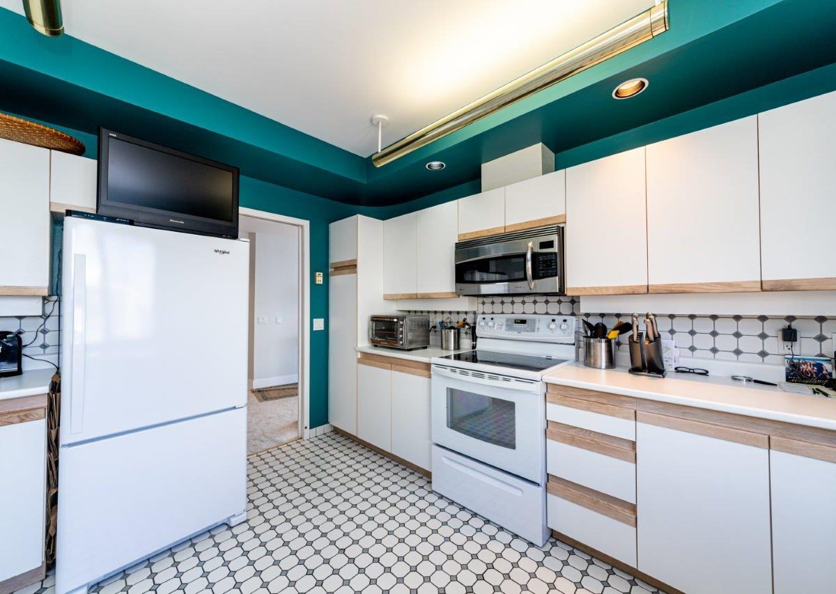 1001 - 2120 Argyle Avenue, West Vancouver BC V7V 1A4