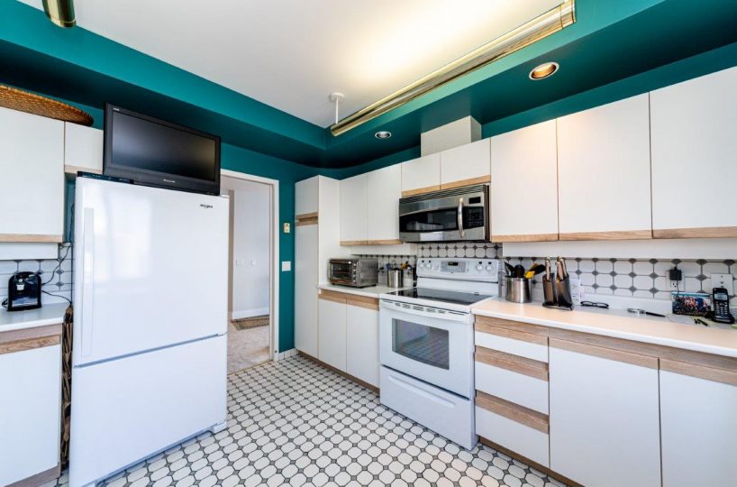 1001 - 2120 Argyle Avenue, West Vancouver BC V7V 1A4