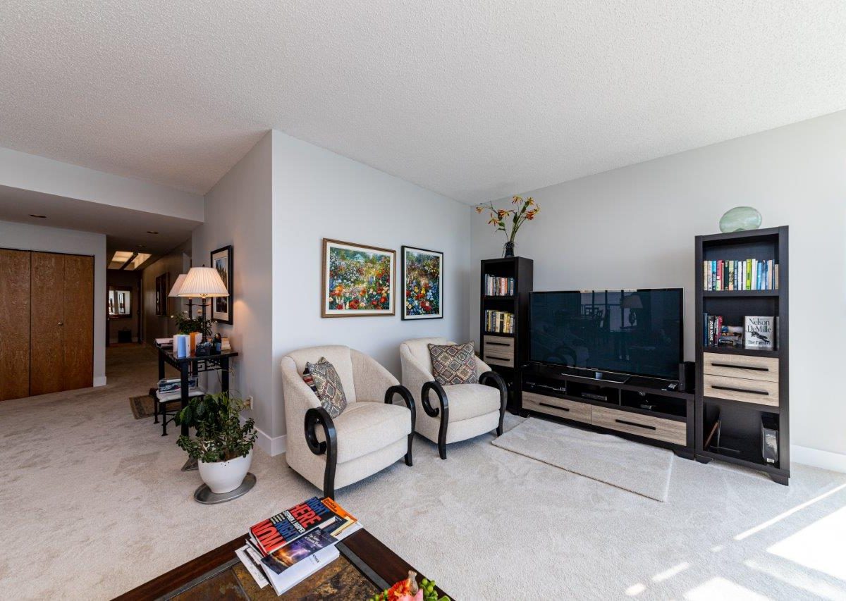 1001 - 2120 Argyle Avenue, West Vancouver BC V7V 1A4