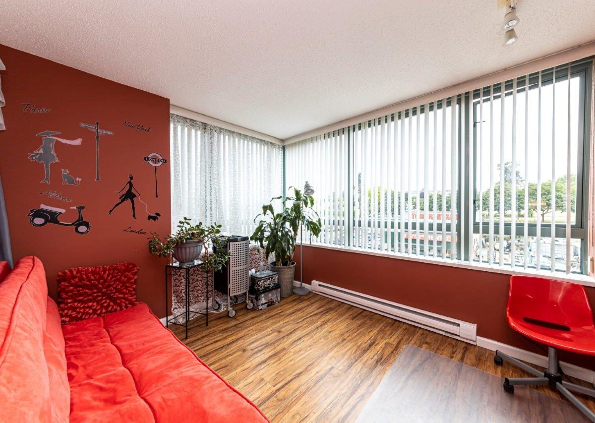 #301 - 4388 Buchanan St., Burnaby, BC, V5C 6R8