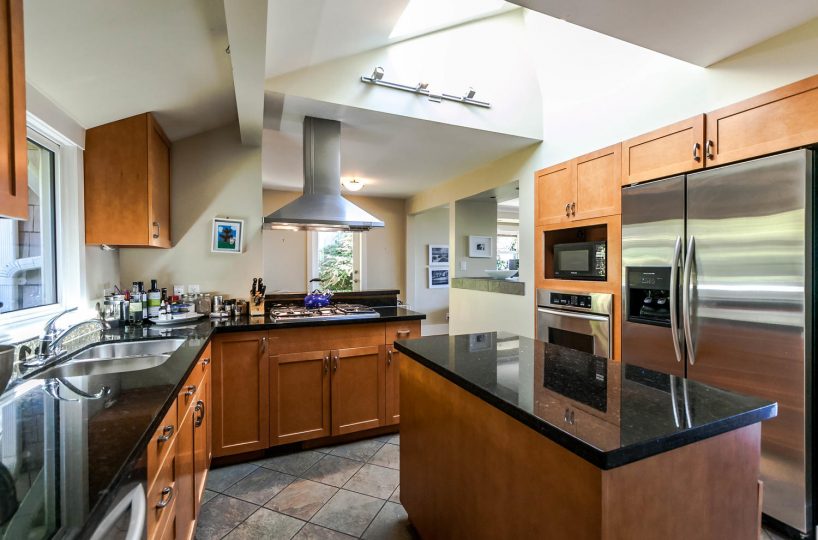 2631 Marine Drive, West Vancouver BC V7V 1L5