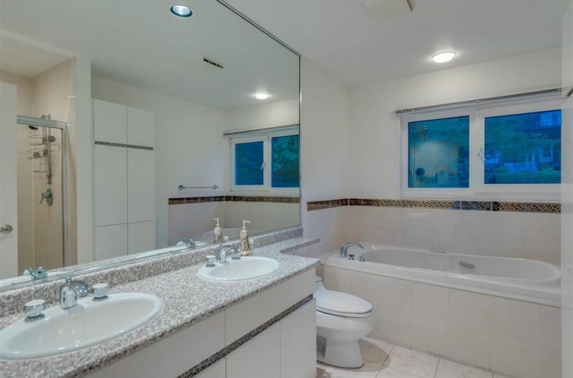 2160 Nelson Avenue, West Vancouver BC V7V 2P7
