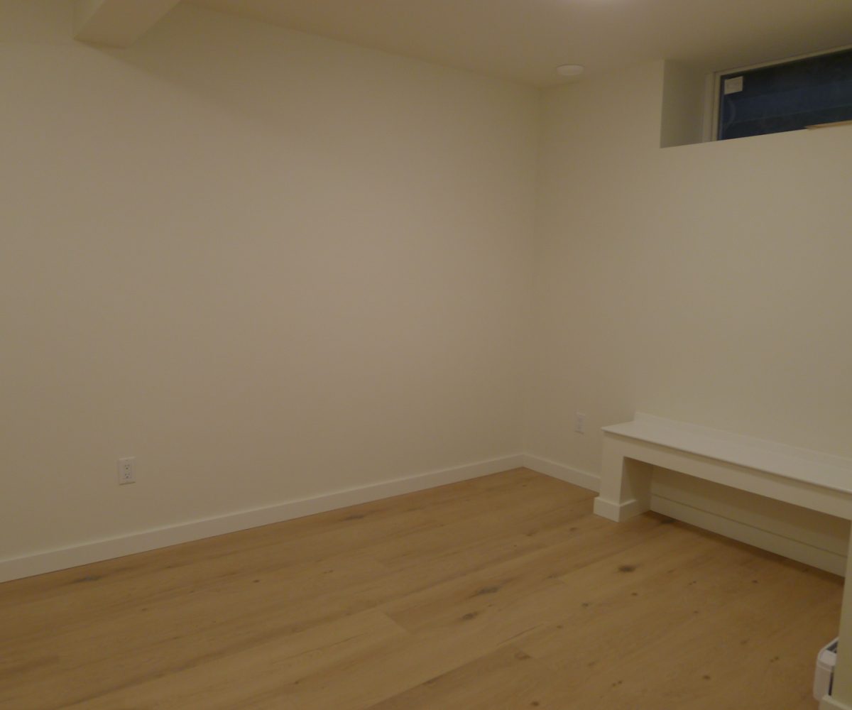 Suite - 2105 Philip Avenue, North Vancouver BC V7P 2W5