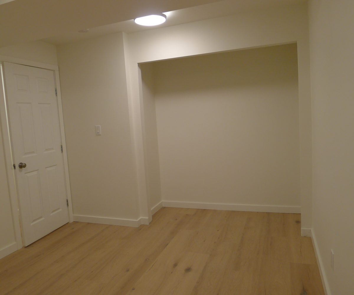 Suite - 2105 Philip Avenue, North Vancouver BC V7P 2W5