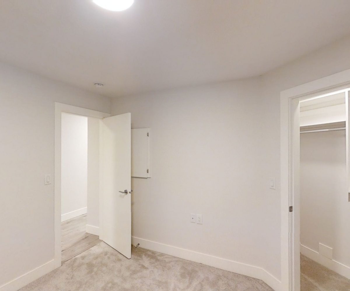 Bsmt. 4935 Cedarcrest Ave., North Vancouver, V7R 3R7
