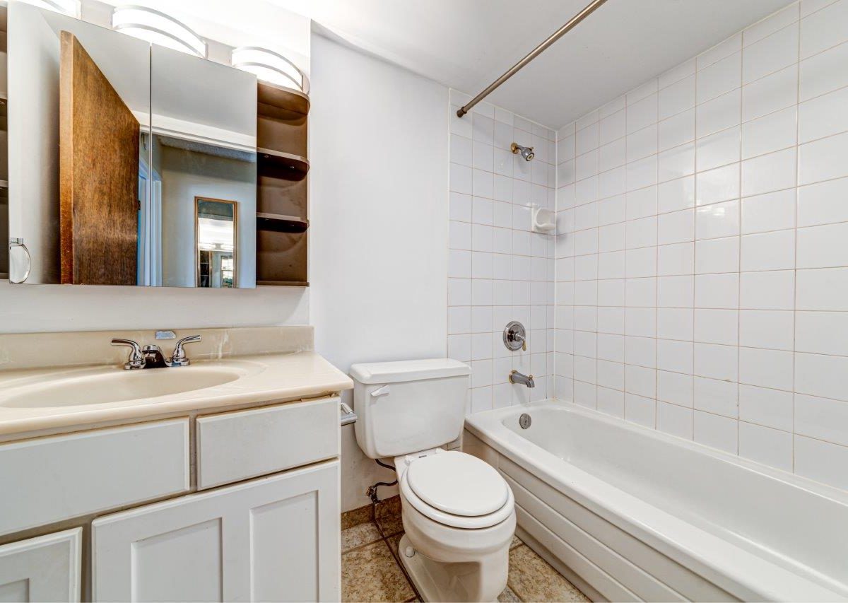 #818 - 2012 Fullerton Ave., North Vancouver, V7P 3E3