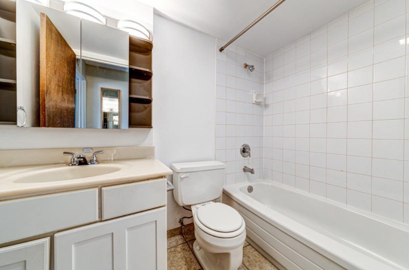#818 - 2012 Fullerton Ave., North Vancouver, V7P 3E3
