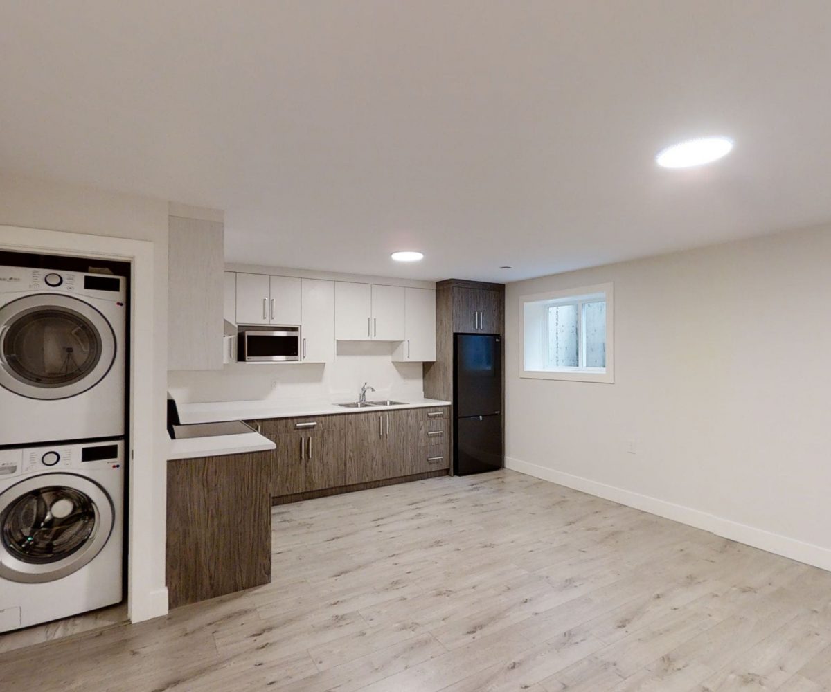 Bsmt. 4935 Cedarcrest Ave., North Vancouver, V7R 3R7