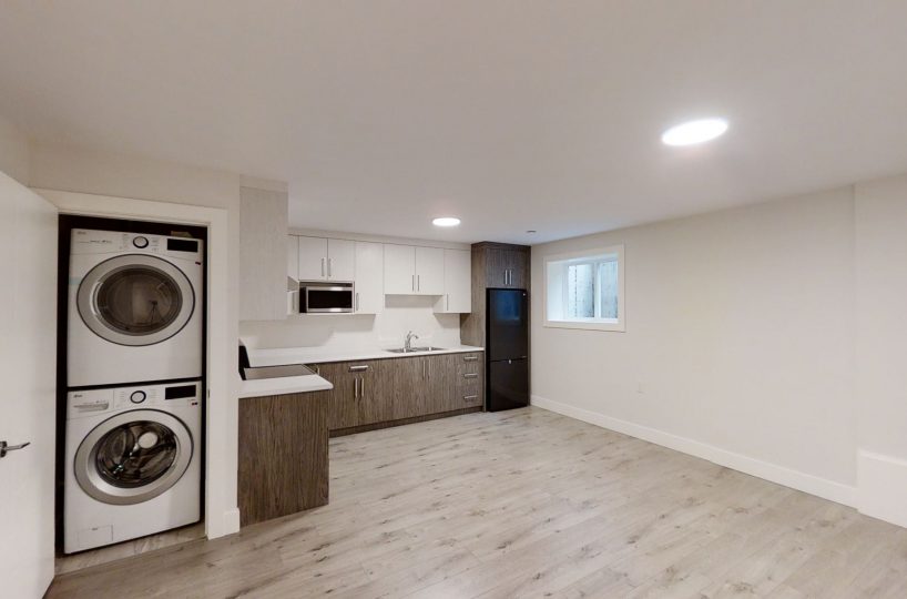 Bsmt. 4935 Cedarcrest Ave., North Vancouver, V7R 3R7