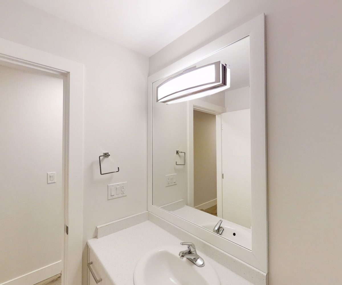 Bsmt. 4935 Cedarcrest Ave., North Vancouver, V7R 3R7