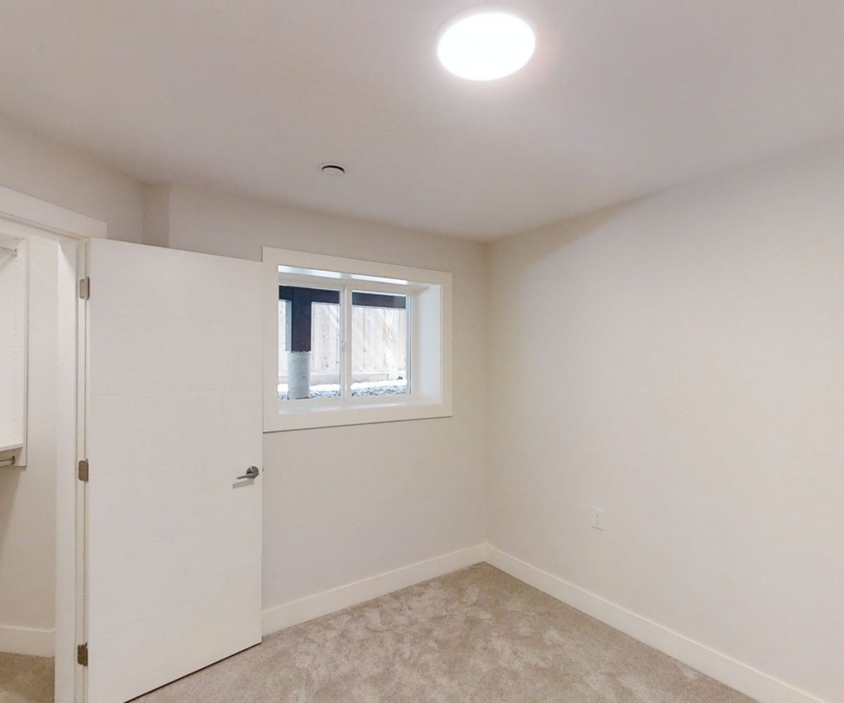 Bsmt. 4935 Cedarcrest Ave., North Vancouver, V7R 3R7