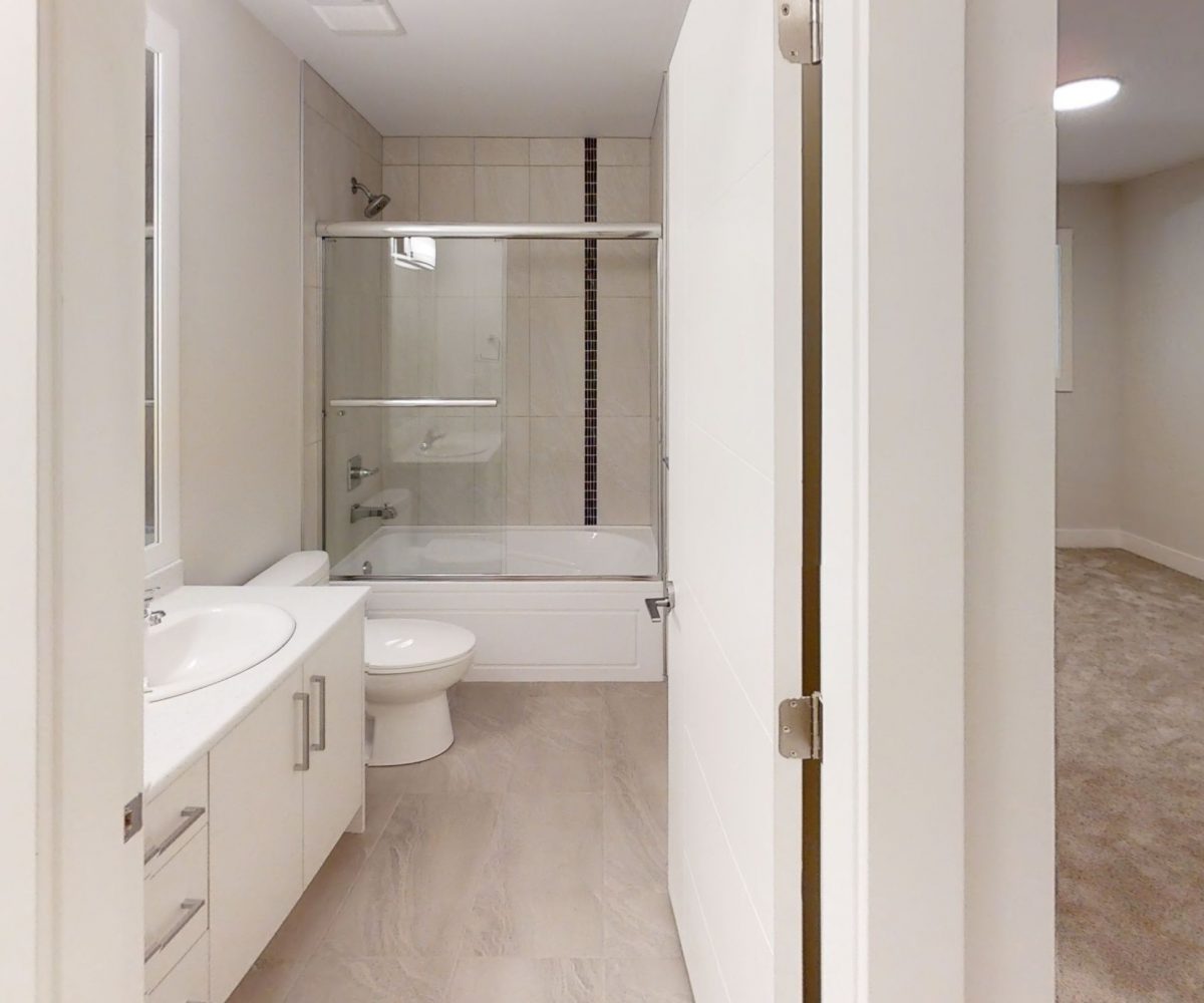 Bsmt. 4935 Cedarcrest Ave., North Vancouver, V7R 3R7