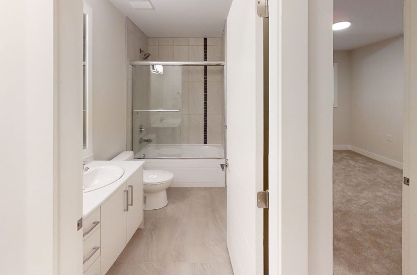 Bsmt. 4935 Cedarcrest Ave., North Vancouver, V7R 3R7