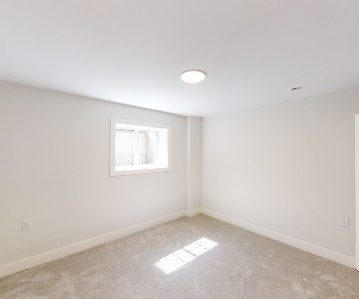 Bsmt. 4935 Cedarcrest Ave., North Vancouver, V7R 3R7