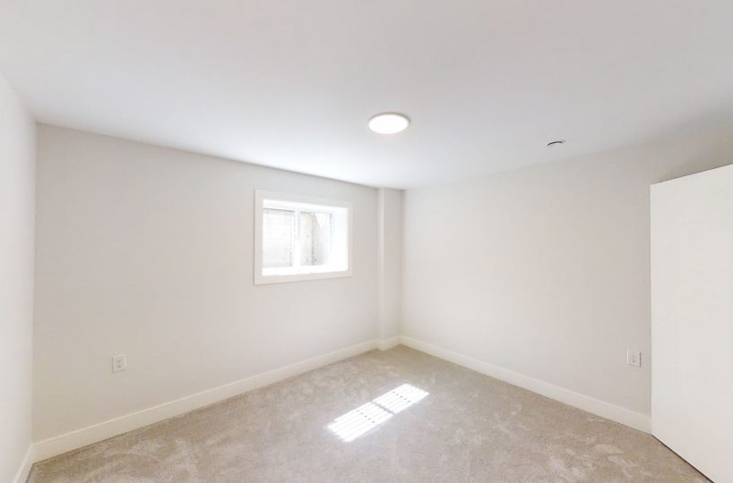 Bsmt. 4935 Cedarcrest Ave., North Vancouver, V7R 3R7