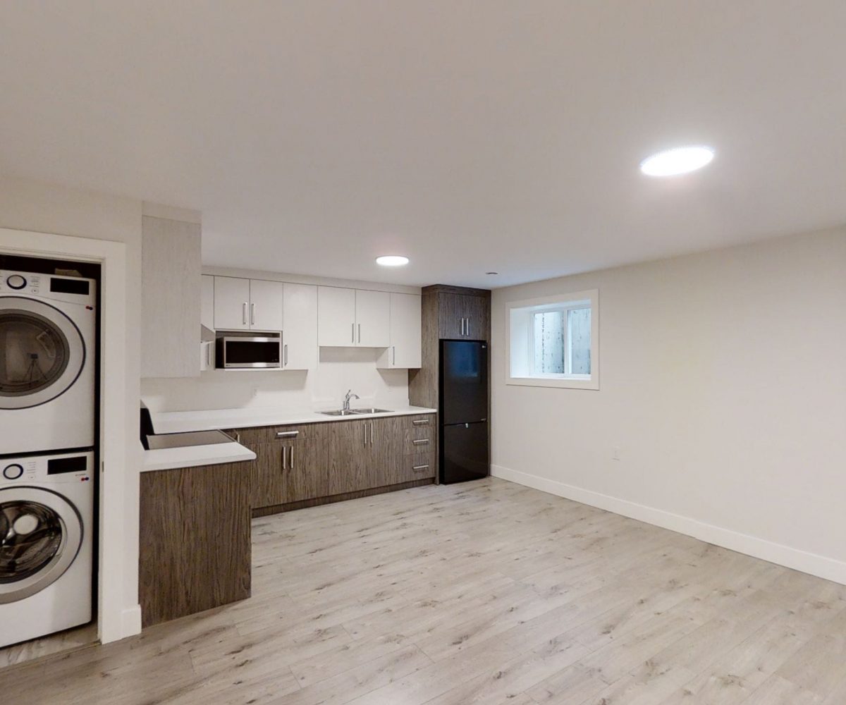 Bsmt. 4935 Cedarcrest Ave., North Vancouver, V7R 3R7