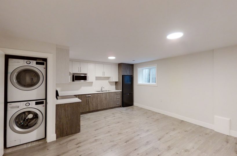 Bsmt. 4935 Cedarcrest Ave., North Vancouver, V7R 3R7
