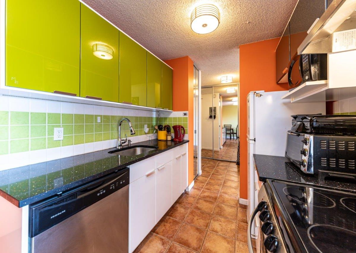 1113 - 2012 Fullerton Ave., North Vancouver, BC V7P 3E3