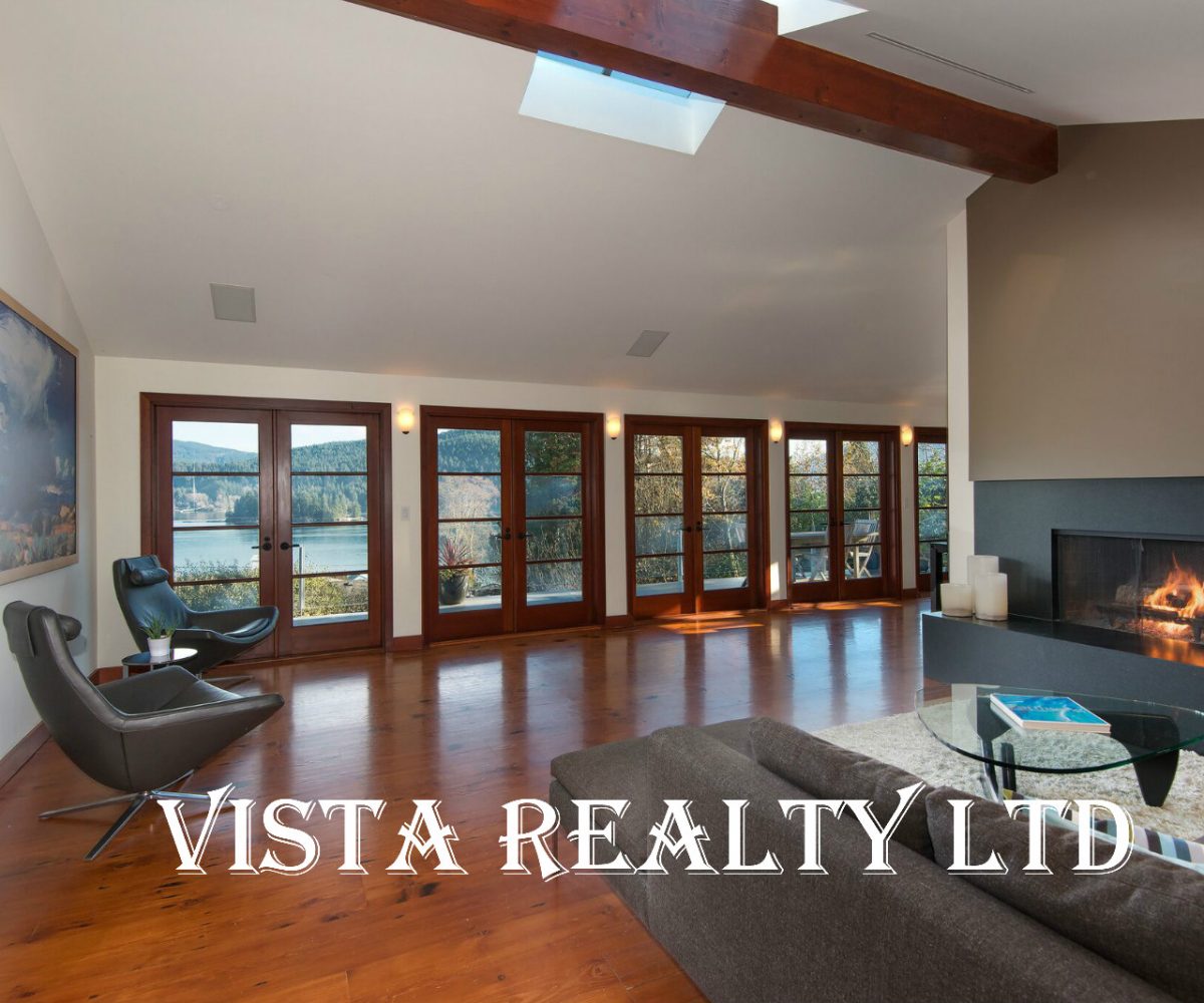 744 Roslyn Blvd, North Vancouver BC V7G 1P3