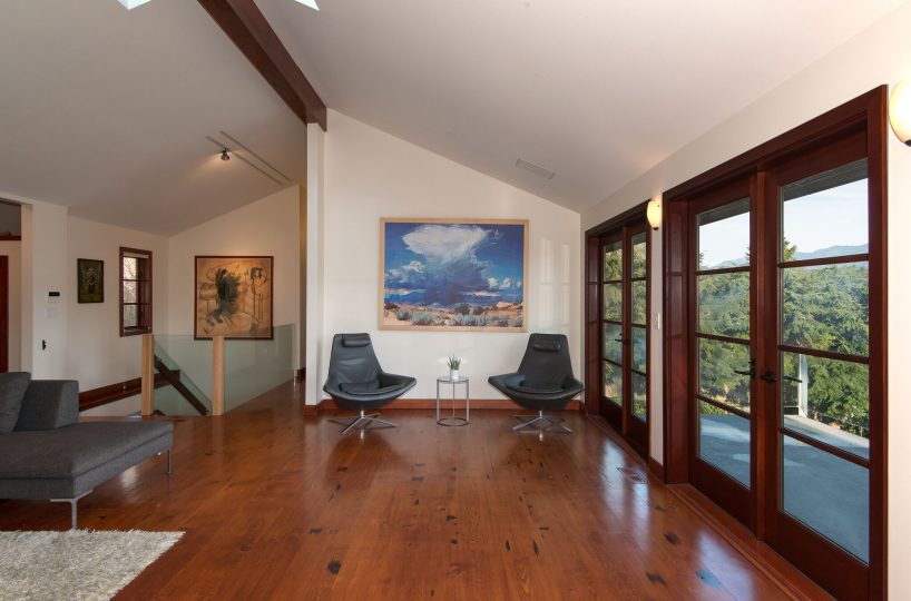 744 Roslyn Blvd, North Vancouver BC V7G 1P3