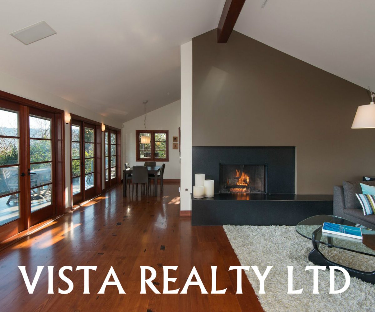 744 Roslyn Blvd, North Vancouver BC V7G 1P3