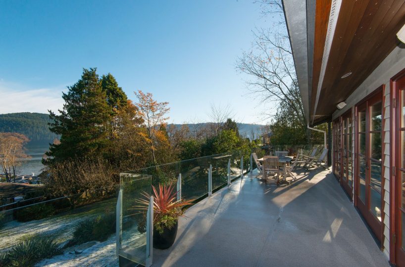 744 Roslyn Blvd, North Vancouver BC V7G 1P3
