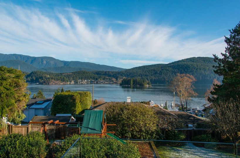 744 Roslyn Blvd, North Vancouver BC V7G 1P3