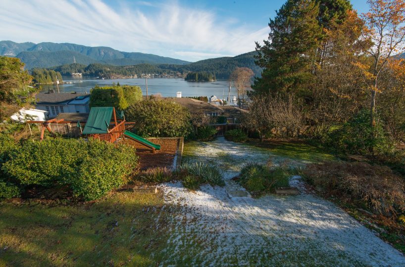 744 Roslyn Blvd, North Vancouver BC V7G 1P3