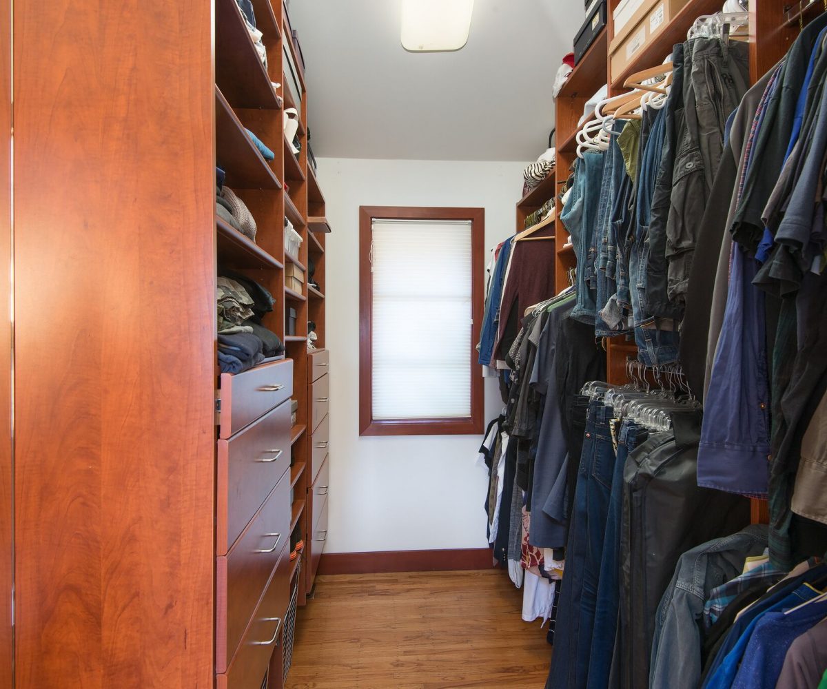 744 Roslyn Blvd, North Vancouver BC V7G 1P3