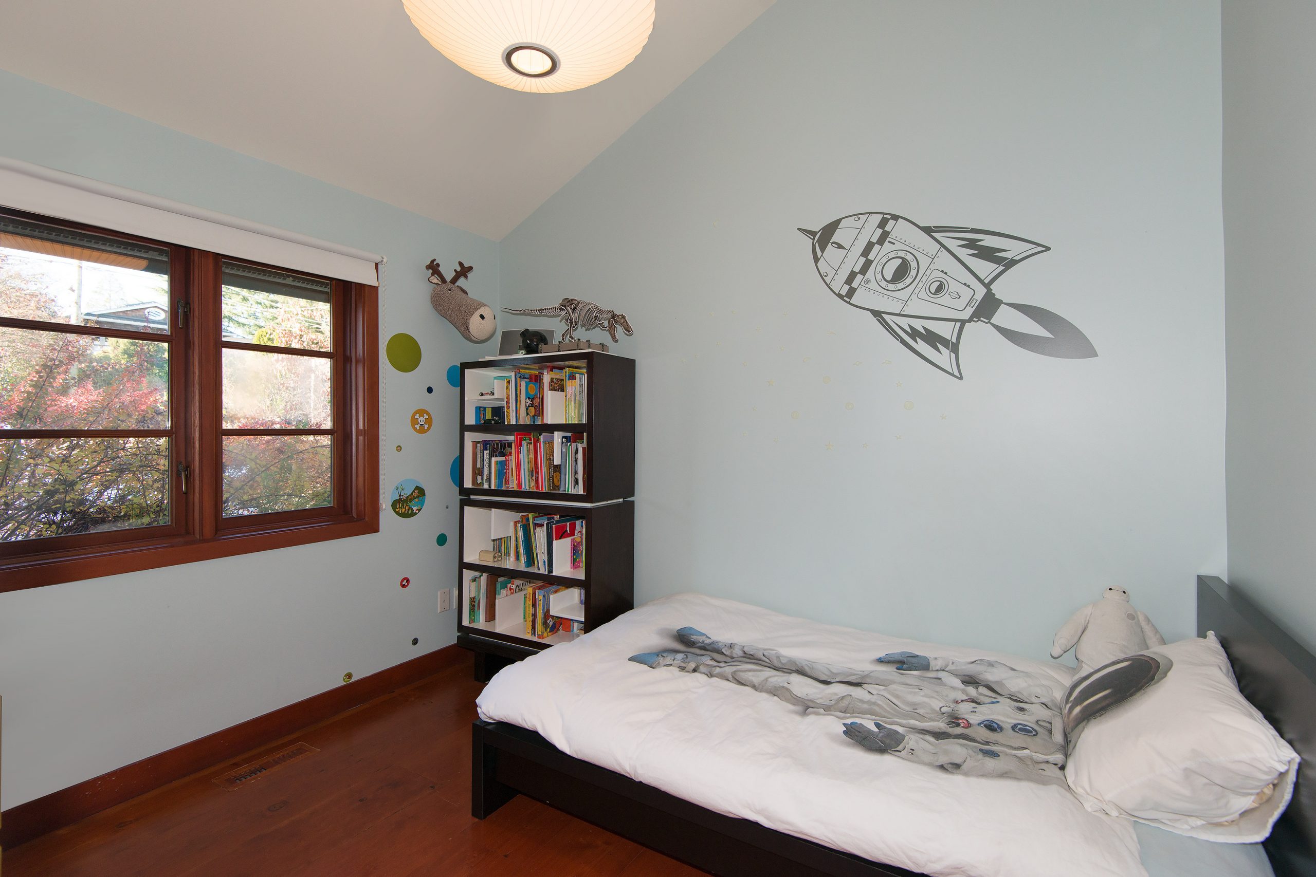744 Roslyn Blvd, North Vancouver BC V7G 1P3 - Vista Realty - Property ...