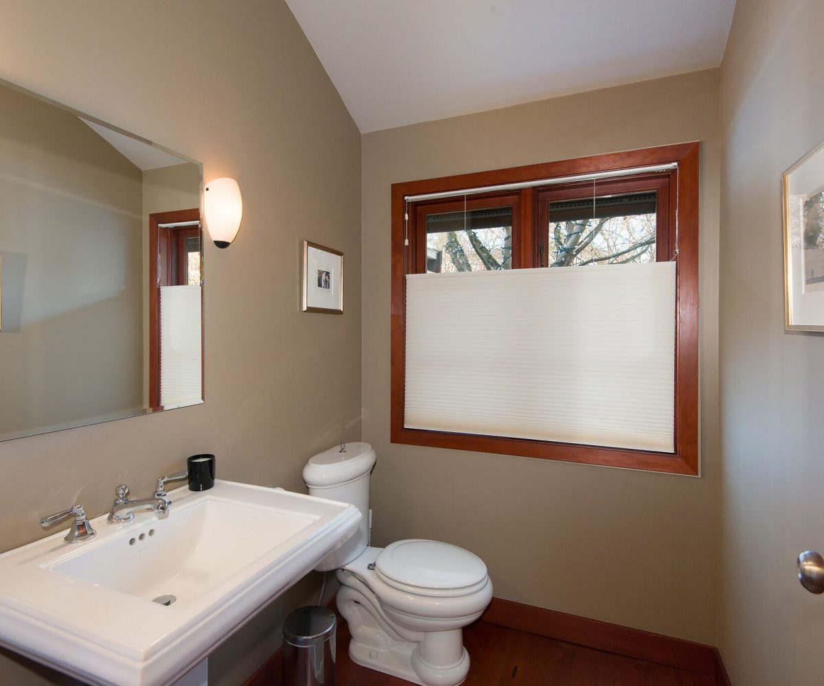 744 Roslyn Blvd, North Vancouver BC V7G 1P3