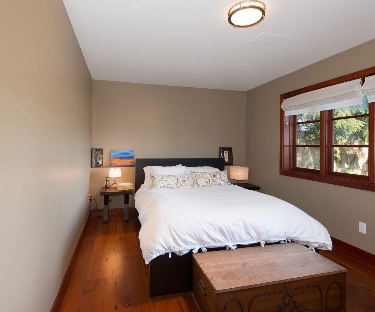 744 Roslyn Blvd, North Vancouver BC V7G 1P3