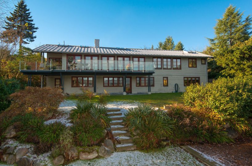 744 Roslyn Blvd, North Vancouver BC V7G 1P3