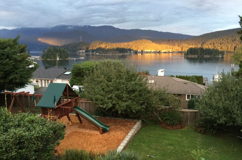744 Roslyn Blvd, North Vancouver BC V7G 1P3