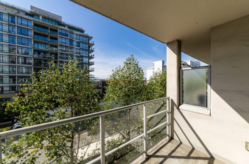 #405 - 168 E Esplanade, North Vancouver, BC V7L 4X8