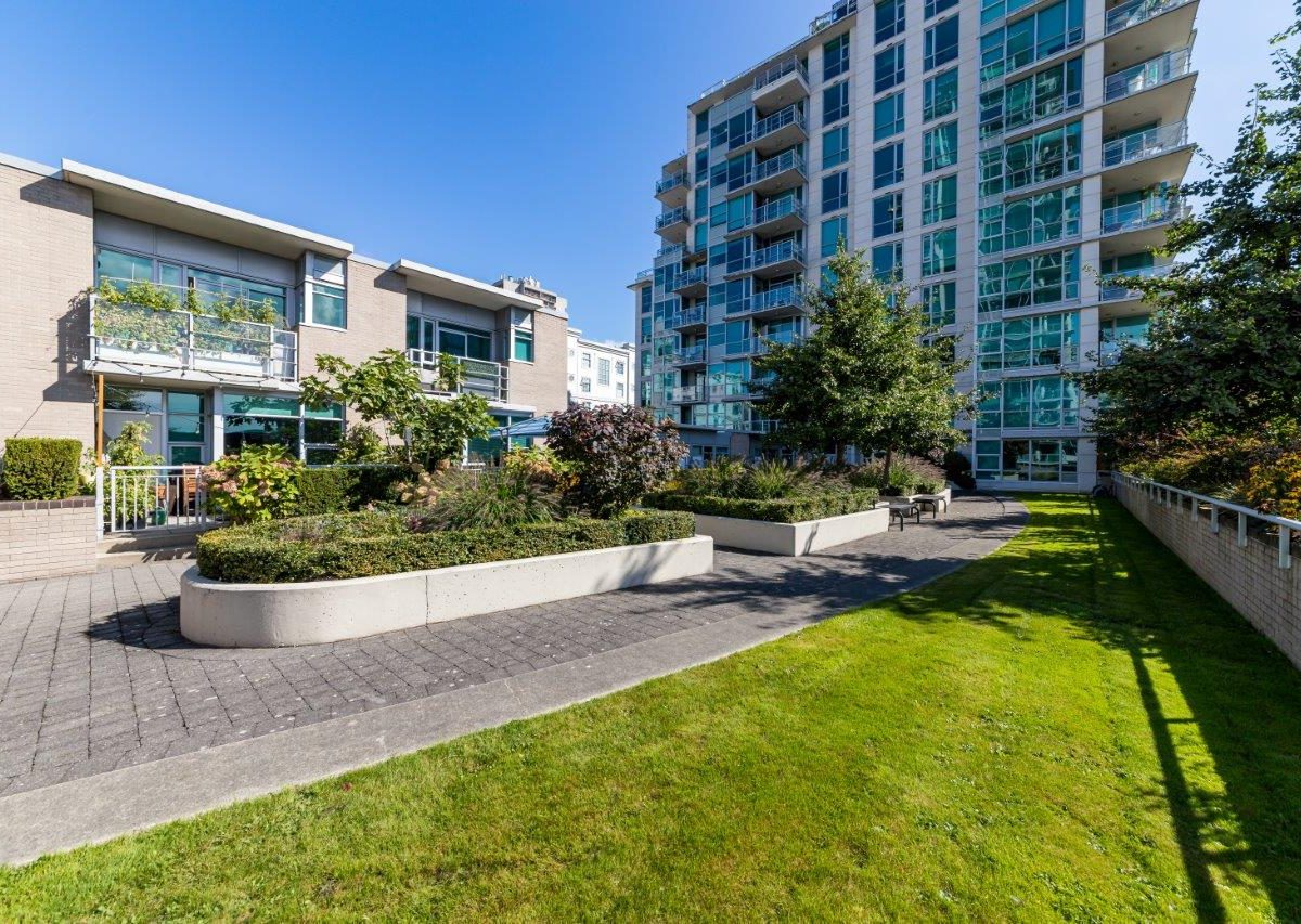 #405 - 168 E Esplanade, North Vancouver, BC V7L 4X8