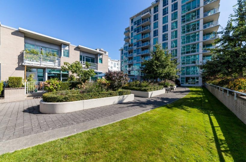 #405 - 168 E Esplanade, North Vancouver, BC V7L 4X8