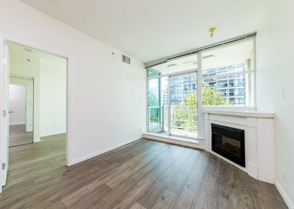 #405 - 168 E Esplanade, North Vancouver, BC V7L 4X8