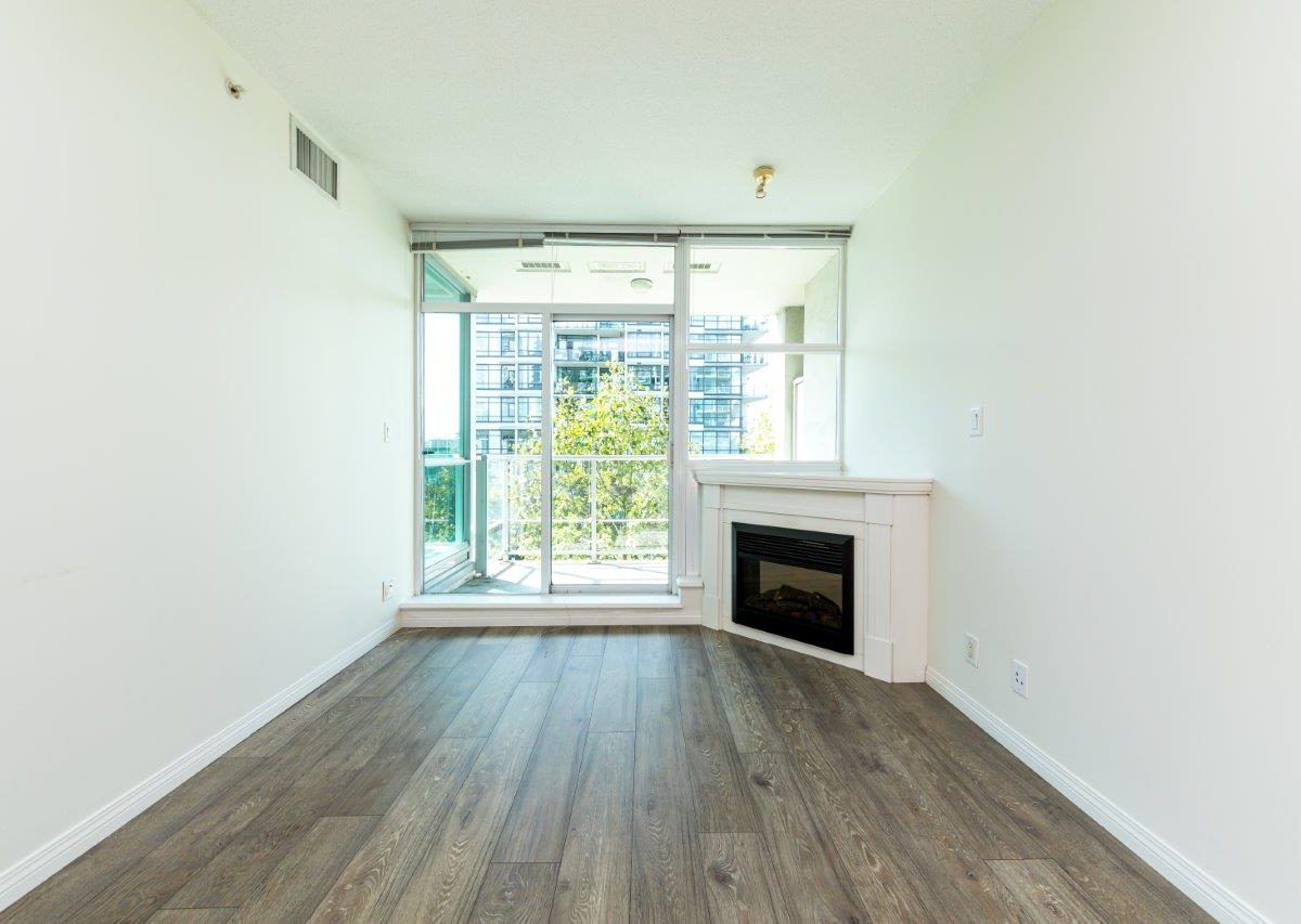 #405 - 168 E Esplanade, North Vancouver, BC V7L 4X8
