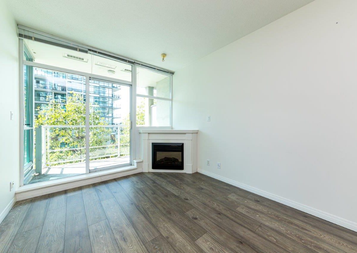 #405 - 168 E Esplanade, North Vancouver, BC V7L 4X8