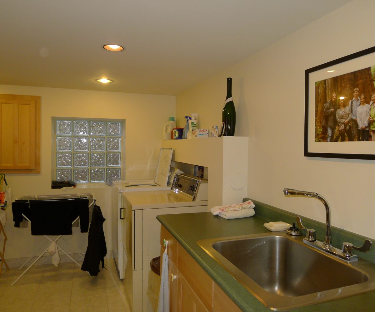 3273 11th Avenue W, Vancouver BC V6K 2M9
