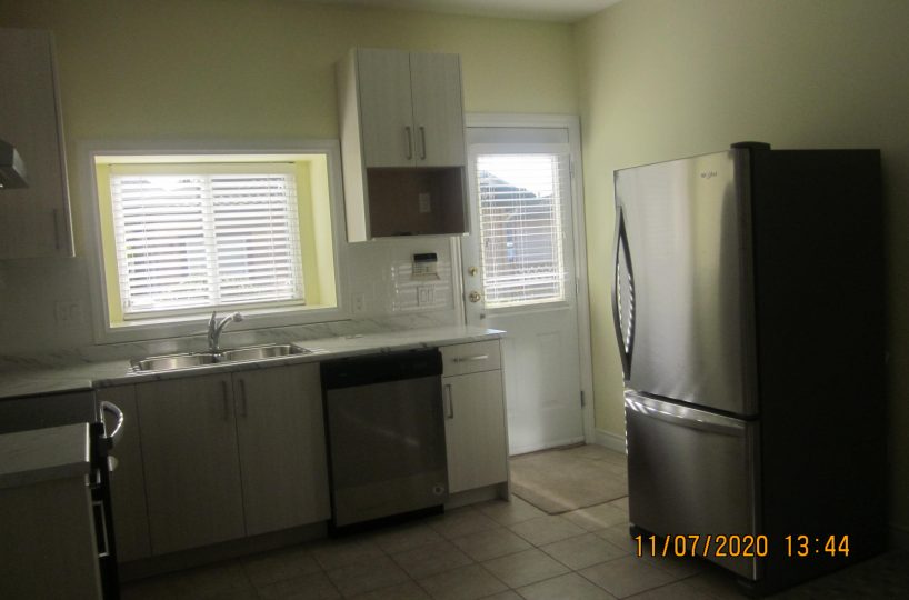 1945 St. Andrews Ave., North Vancouver, BC  V7L 3M1