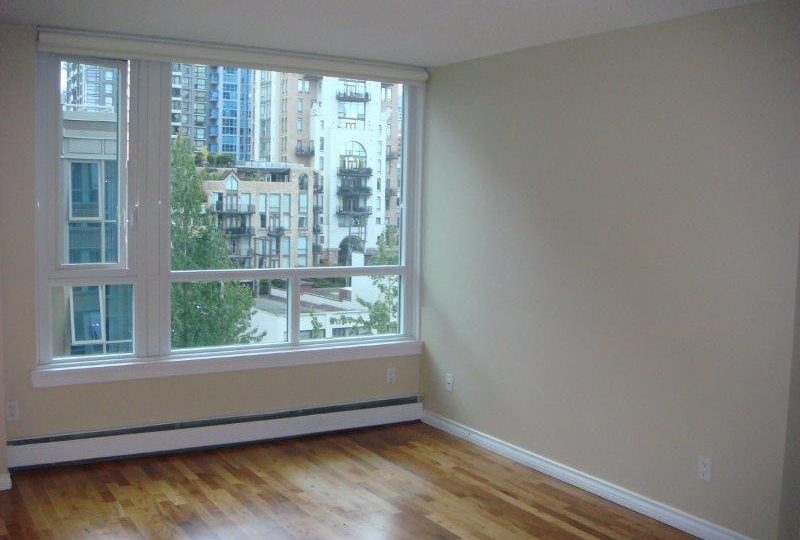 #906 - 388 Drake Street, Vancouver BC V6B 6A8