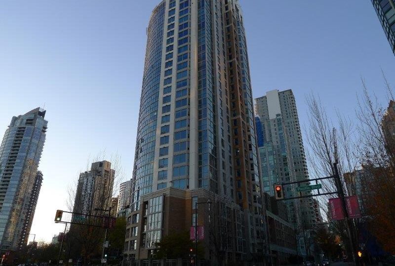 #906 - 388 Drake Street, Vancouver BC V6B 6A8