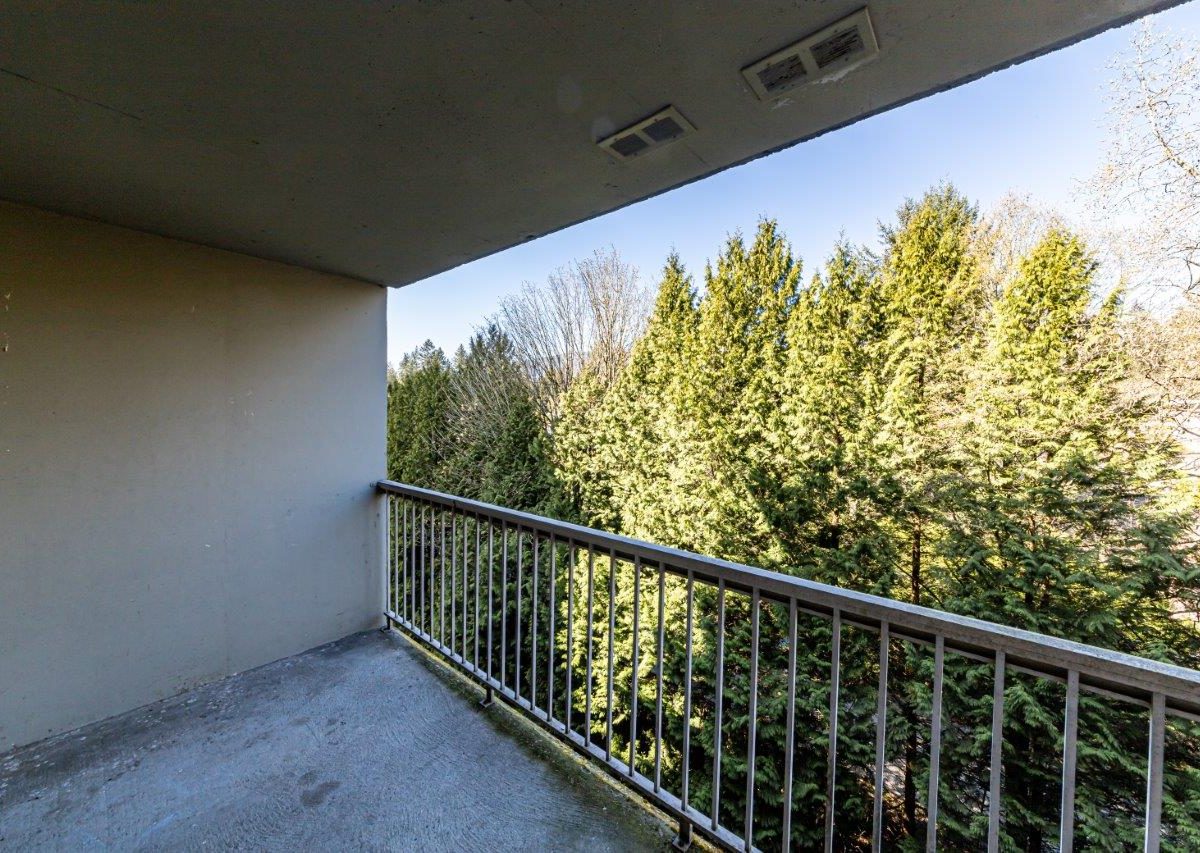 304 - 2012 FULLERTON AVE., NORTH VANCOUVER, BC V7P 3E3