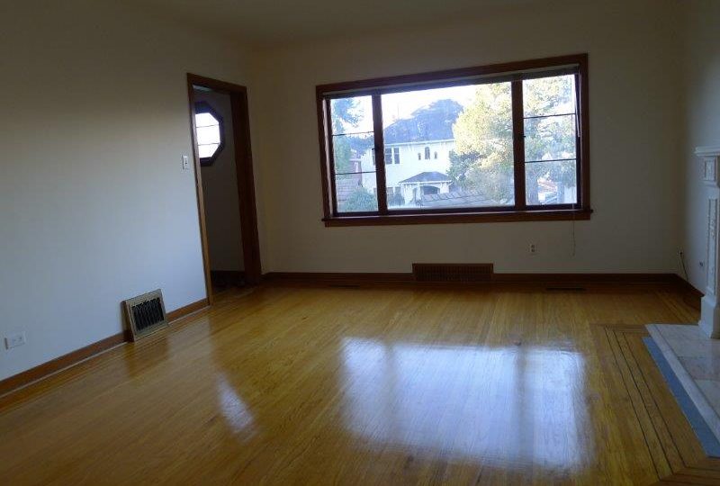 2750 Oxford Street, Vancouver V5K 1N4