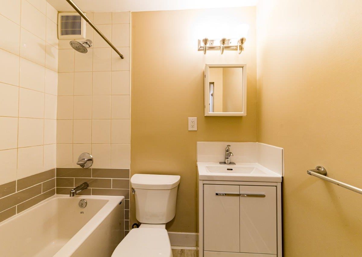 #10 - 1390 West 14th Ave, Vancouver BC V6H 1R1
