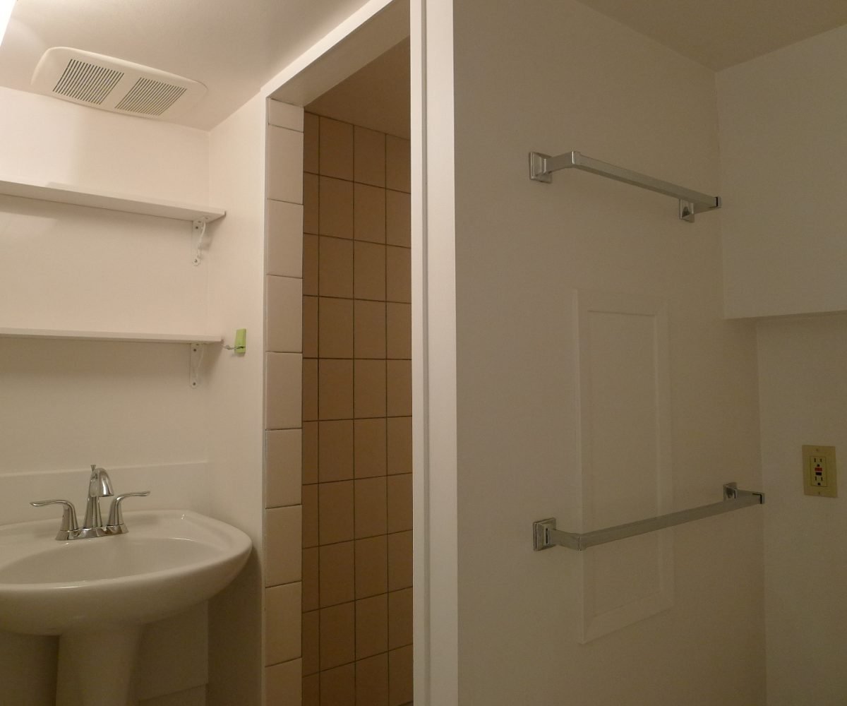 Ground Level - 3273 11th Avenue W, Vancouver BC V6K 2M9