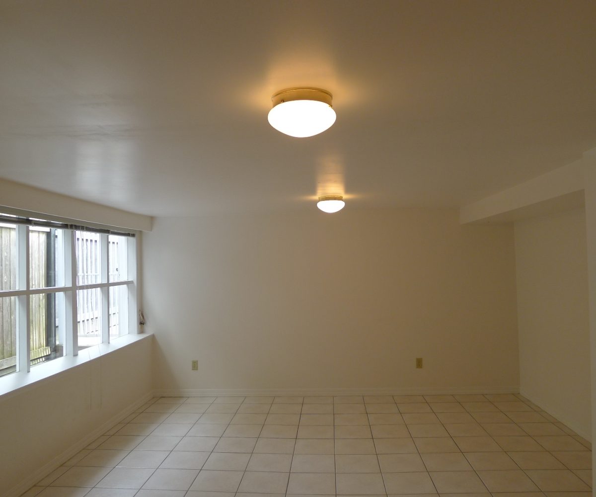 Ground Level - 3273 11th Avenue W, Vancouver BC V6K 2M9