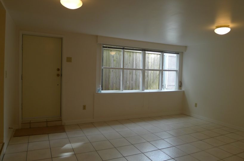 Ground Level - 3273 11th Avenue W, Vancouver BC V6K 2M9